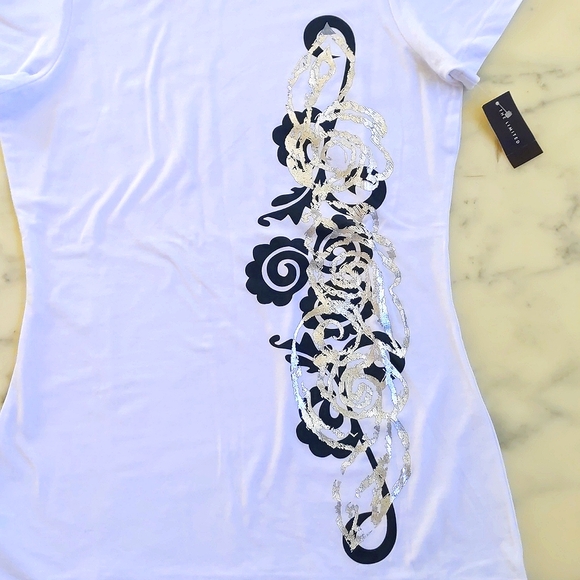 NWT. The Limited Perfect Tee White w/Black & Silver Design Crewneck Tee. - Picture 4 of 4